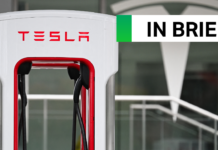 Заряжающаяся Проблема: Почему Tesla Не Открыла Свою Сеть Supercharger для Всех