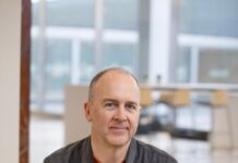 Реструктуризація керівництва Ford: Технічний директор Даг Філд залишає компанію на тлі зміни фокусу автовиробника