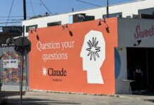 Зміна лідерства у сфері ІІ: Чому Claude перемикає увагу на себе, обходячи OpenAI