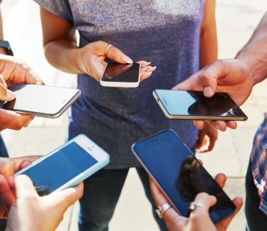 Расцвет приложений для поиска друзей: как технологии борются с эпидемией одиночества