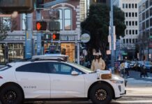 Waymo та Waze об’єдналися, щоб складати карти дорожніх вибоїн за допомогою даних безпілотників