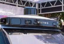 Waymo призупиняє роботу роботитаксі в 4 містах через повені