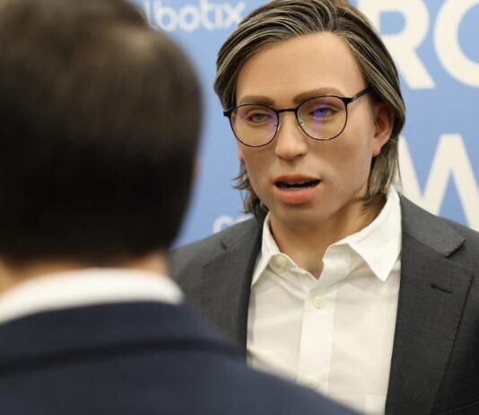 Waarom een school in New York robotleraren gebruikt